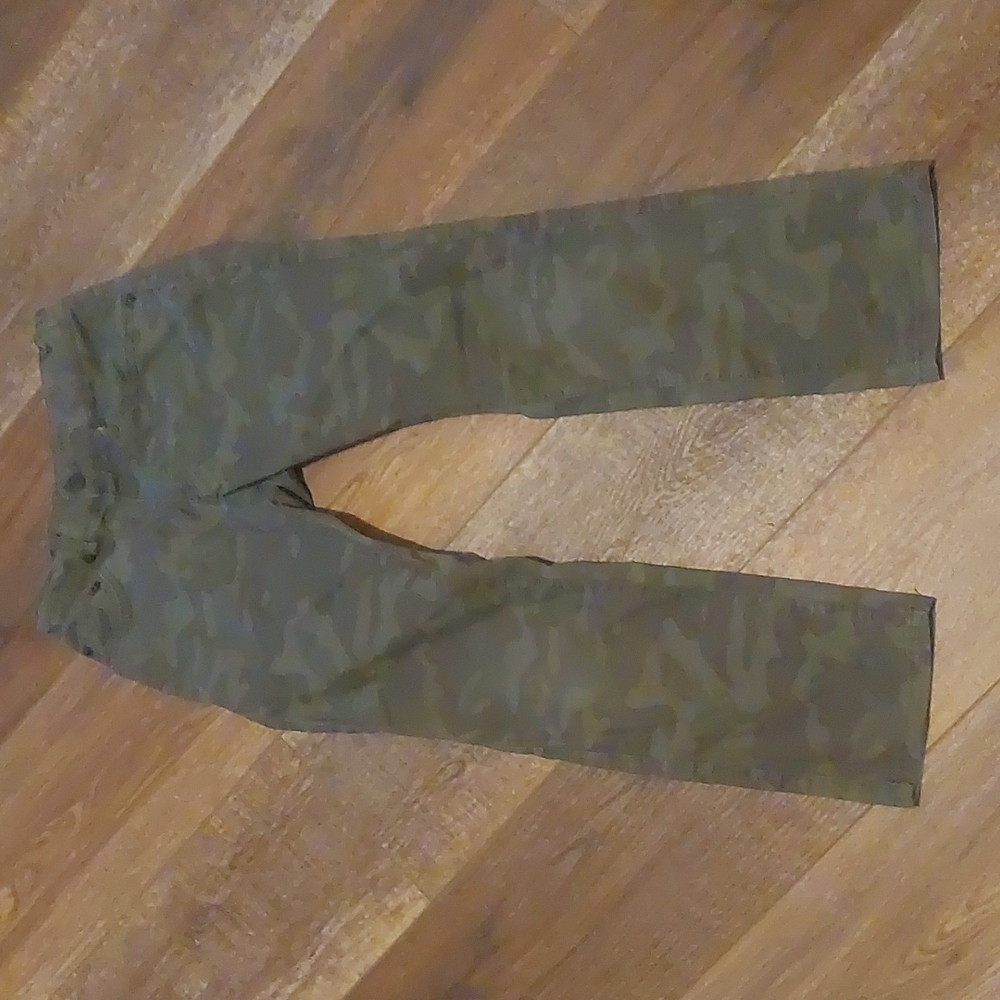 Levi's camo pants